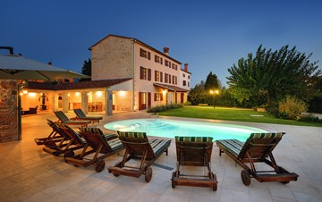 Elegante villa con piscina privata, sauna, terrazza prendisole