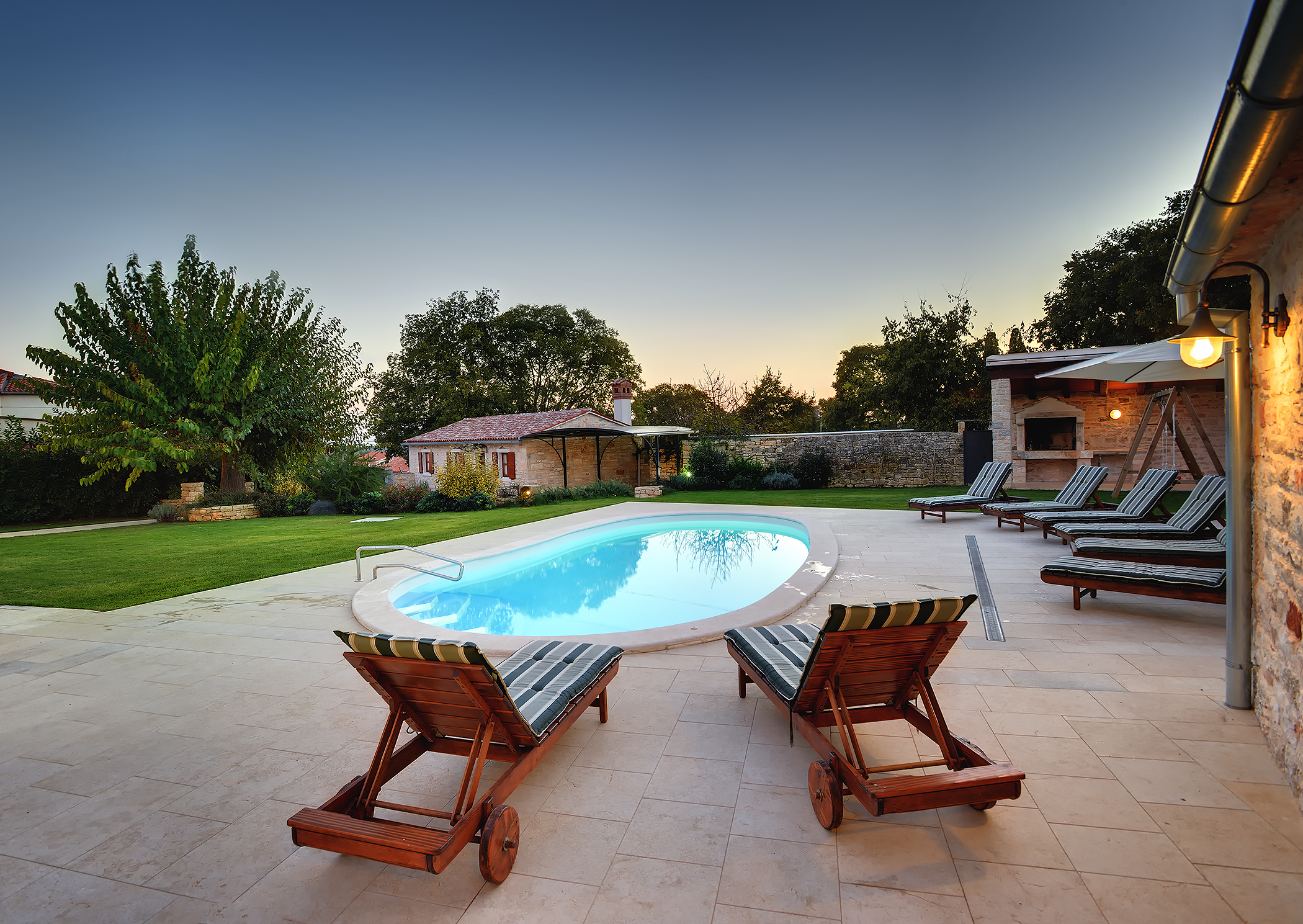 Classy villa with private pool, sauna, sun terrace, Wi-Fi, SAT-TV