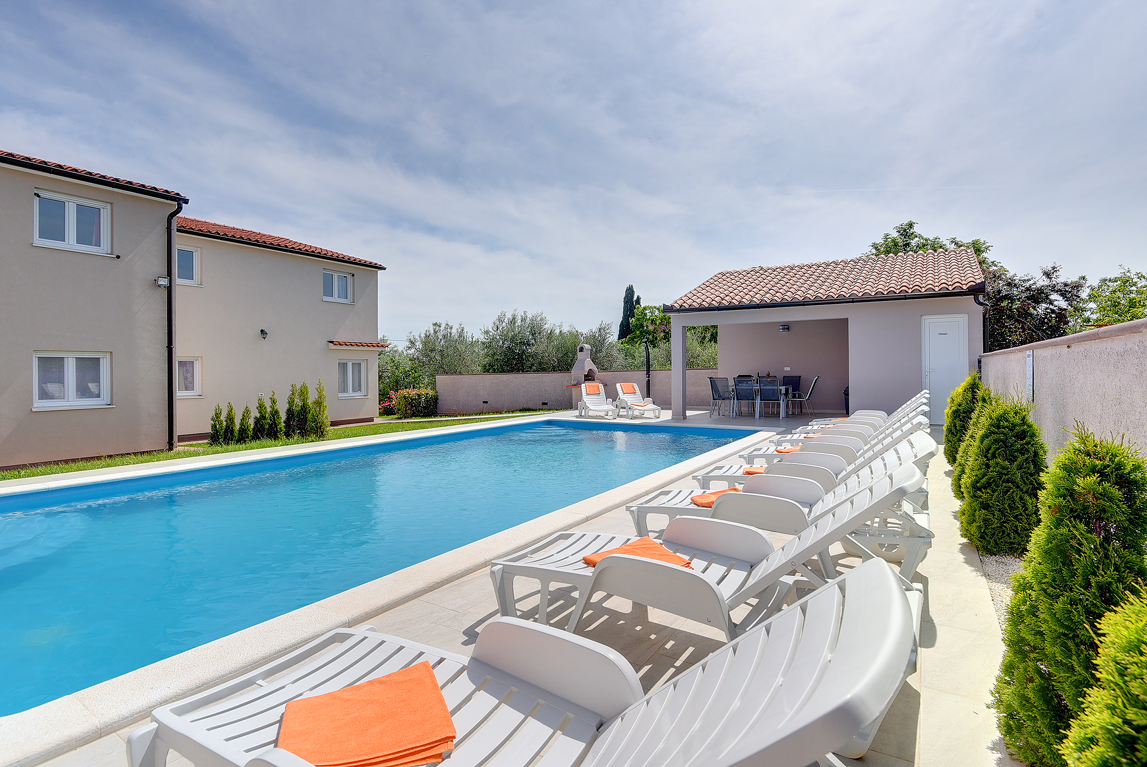 Modernes Haus für 16 Personen mit privatem Pool