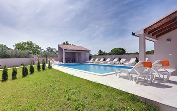 Modernes Haus für 16 Personen mit privatem Pool