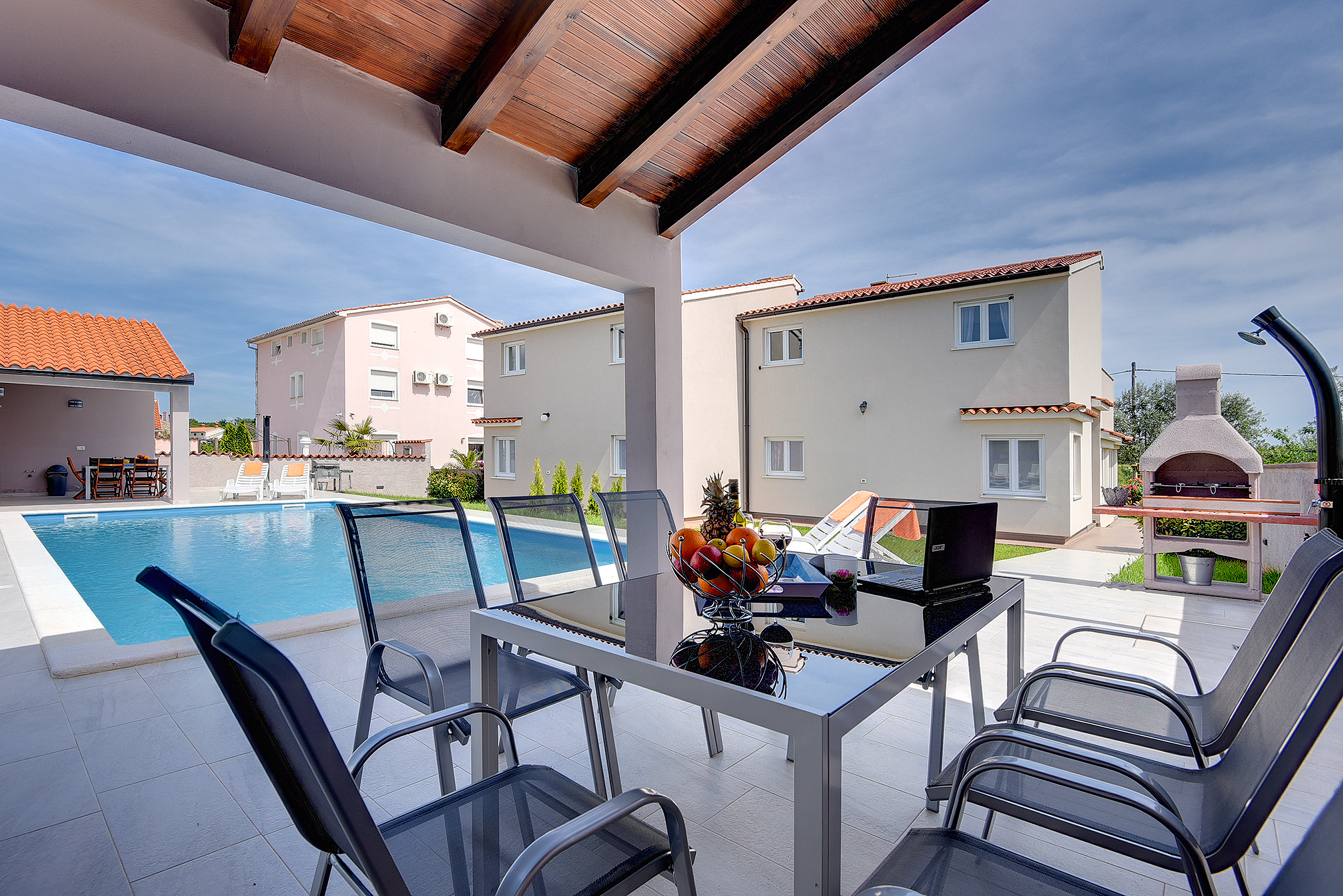 Modernes Haus für 16 Personen mit privatem Pool