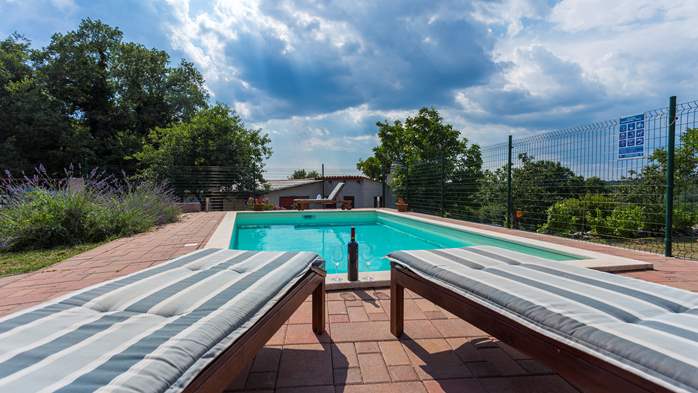 Villa with pool, sun terrace, BBQ, for a maximum of 14 people, 2