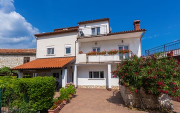 Villa with pool, sun terrace, BBQ, for a maximum of 14 people