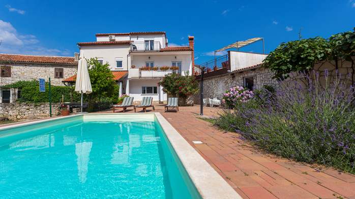 Villa with pool, sun terrace, BBQ, for a maximum of 14 people, 7