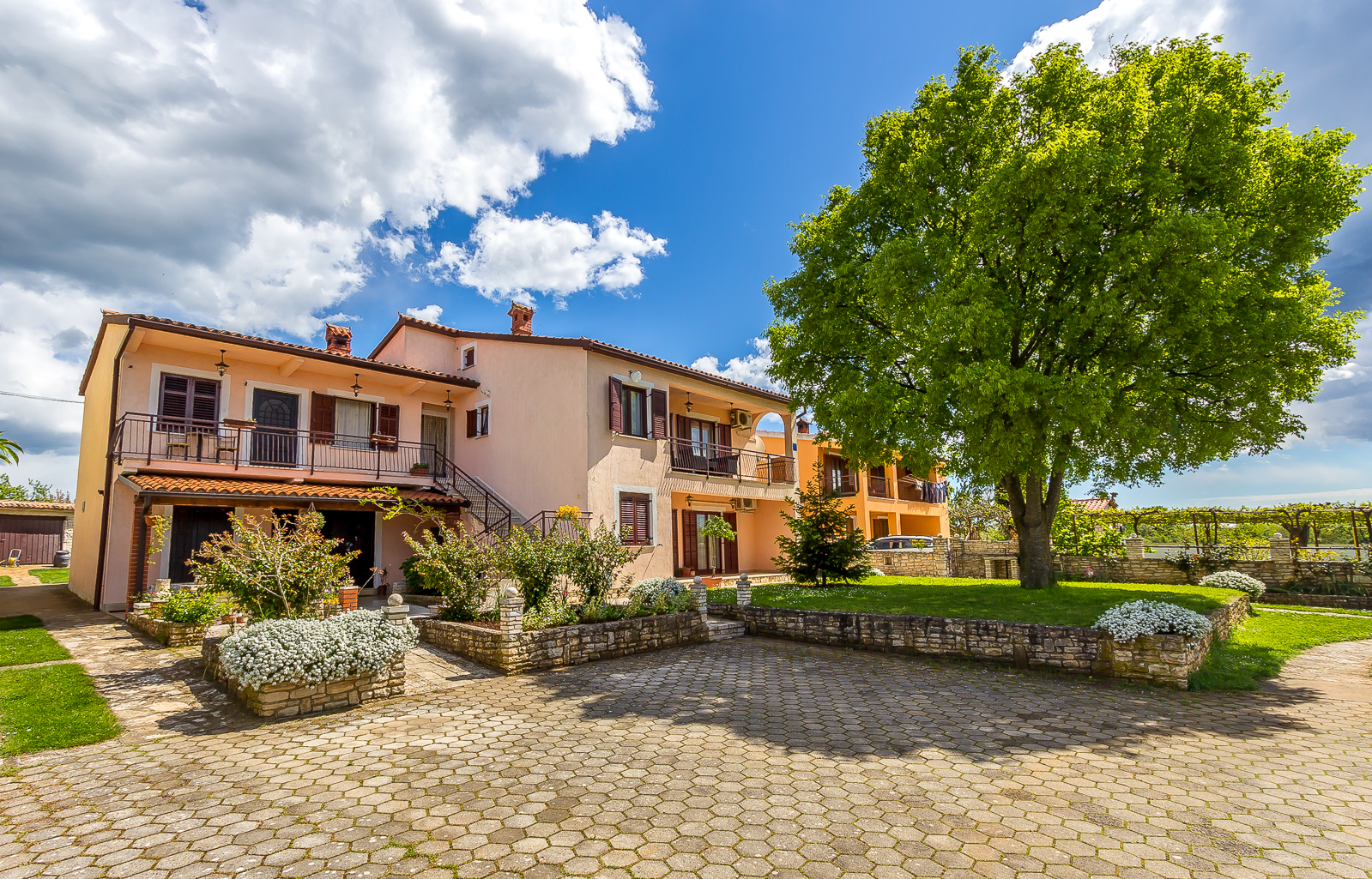 Lovely house on fenced plot in rural Istria, with charming garden