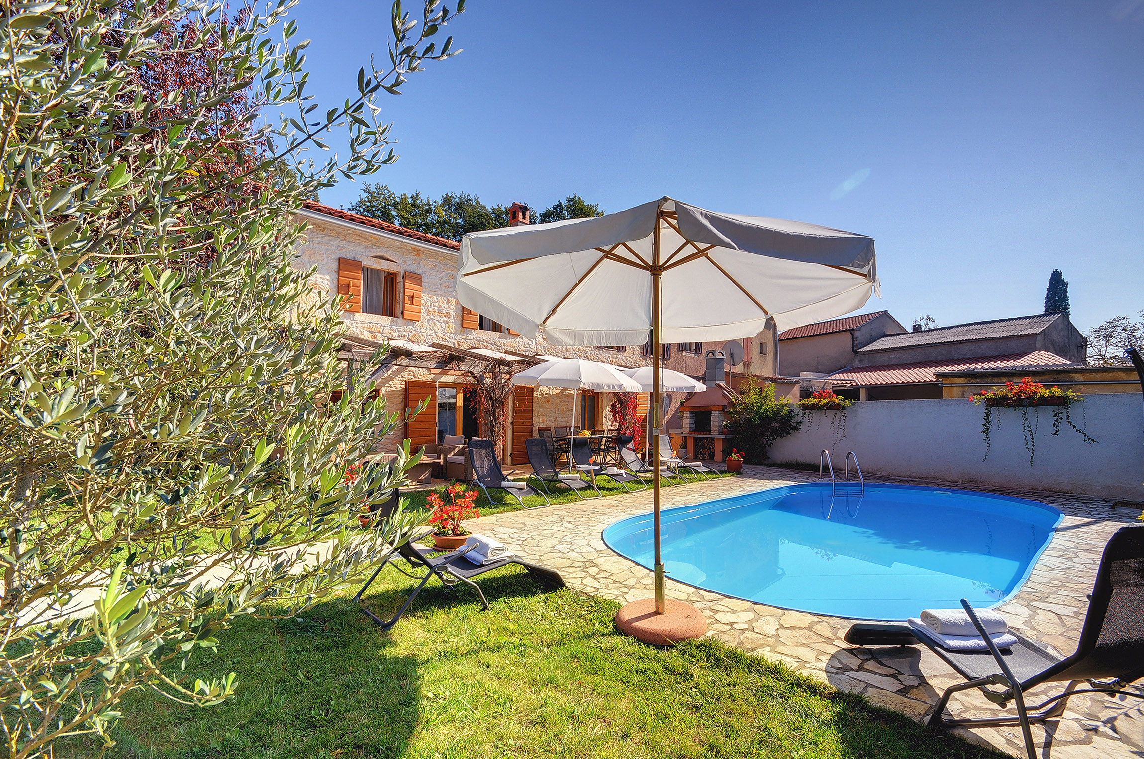 Villa on 2 floors, with pool and terrace in central Istria