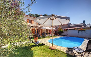 Villa su due piani, con piscina e terrazza nell'Istria centrale