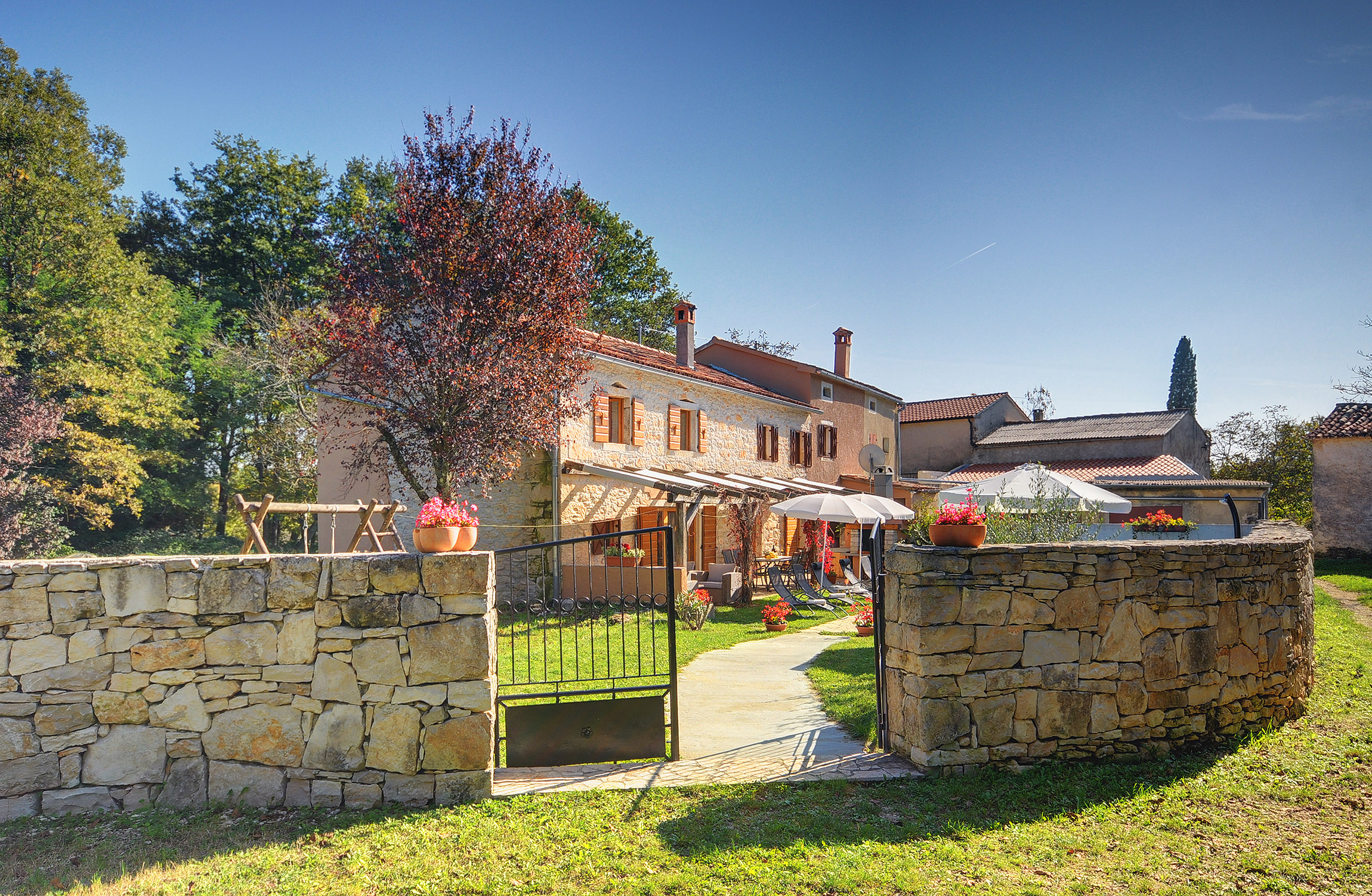 Villa on 2 floors, with pool and terrace in central Istria