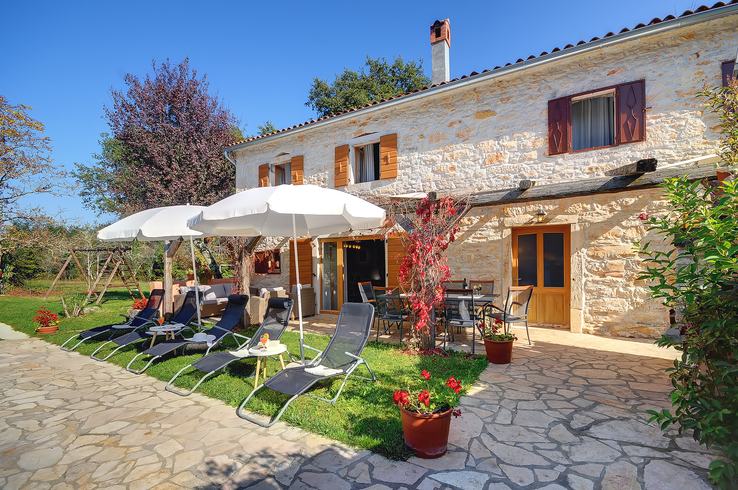 Villa on 2 floors, with pool and terrace in central Istria