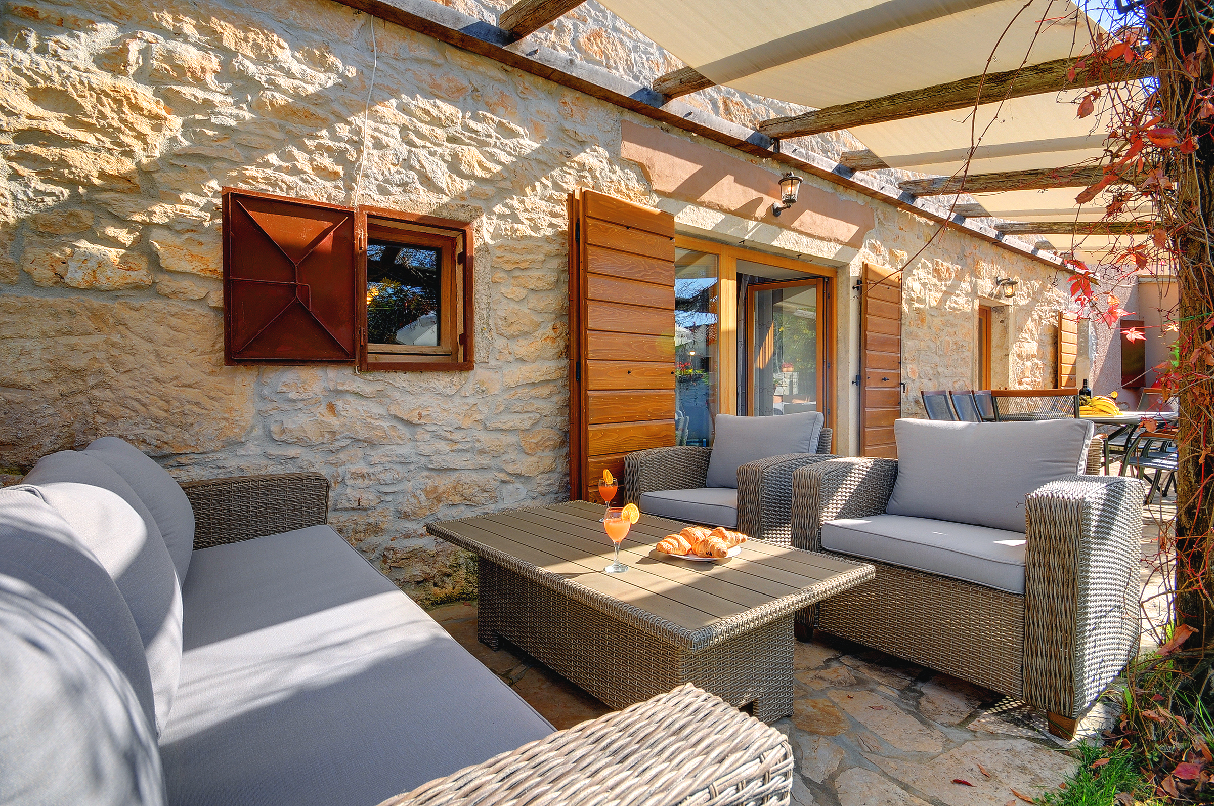 Villa on 2 floors, with pool and terrace in central Istria