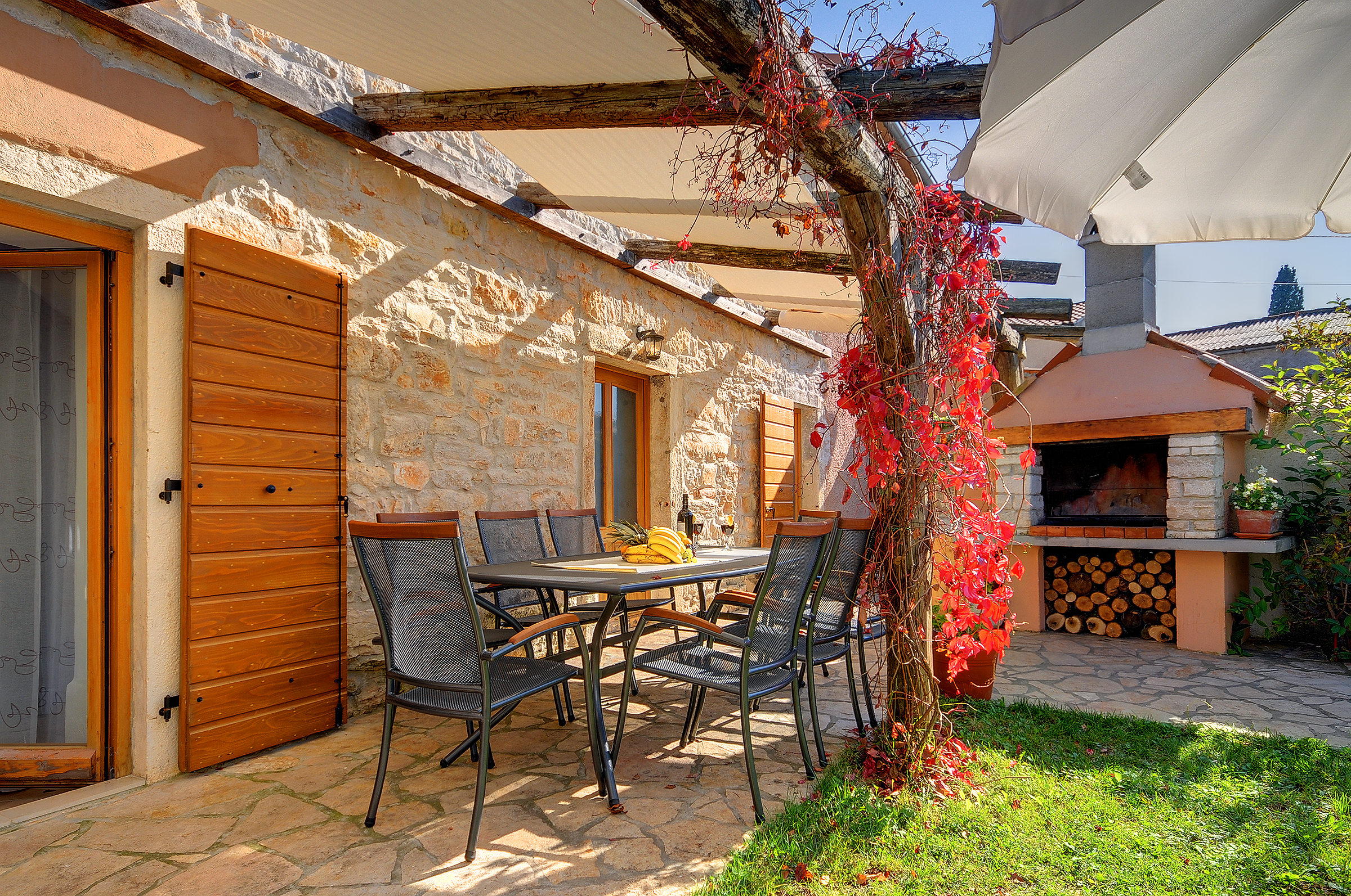 Villa on 2 floors, with pool and terrace in central Istria