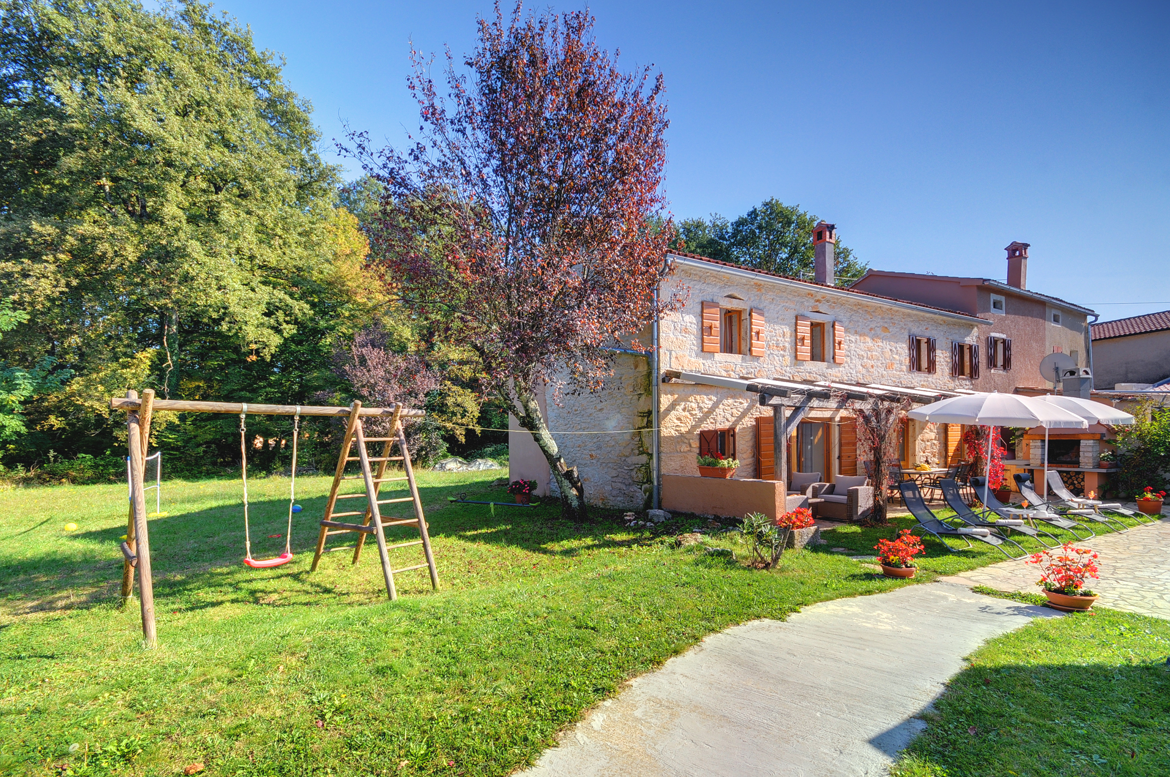 Villa on 2 floors, with pool and terrace in central Istria