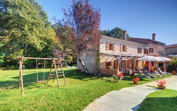 Villa on 2 floors, with pool and terrace in central Istria