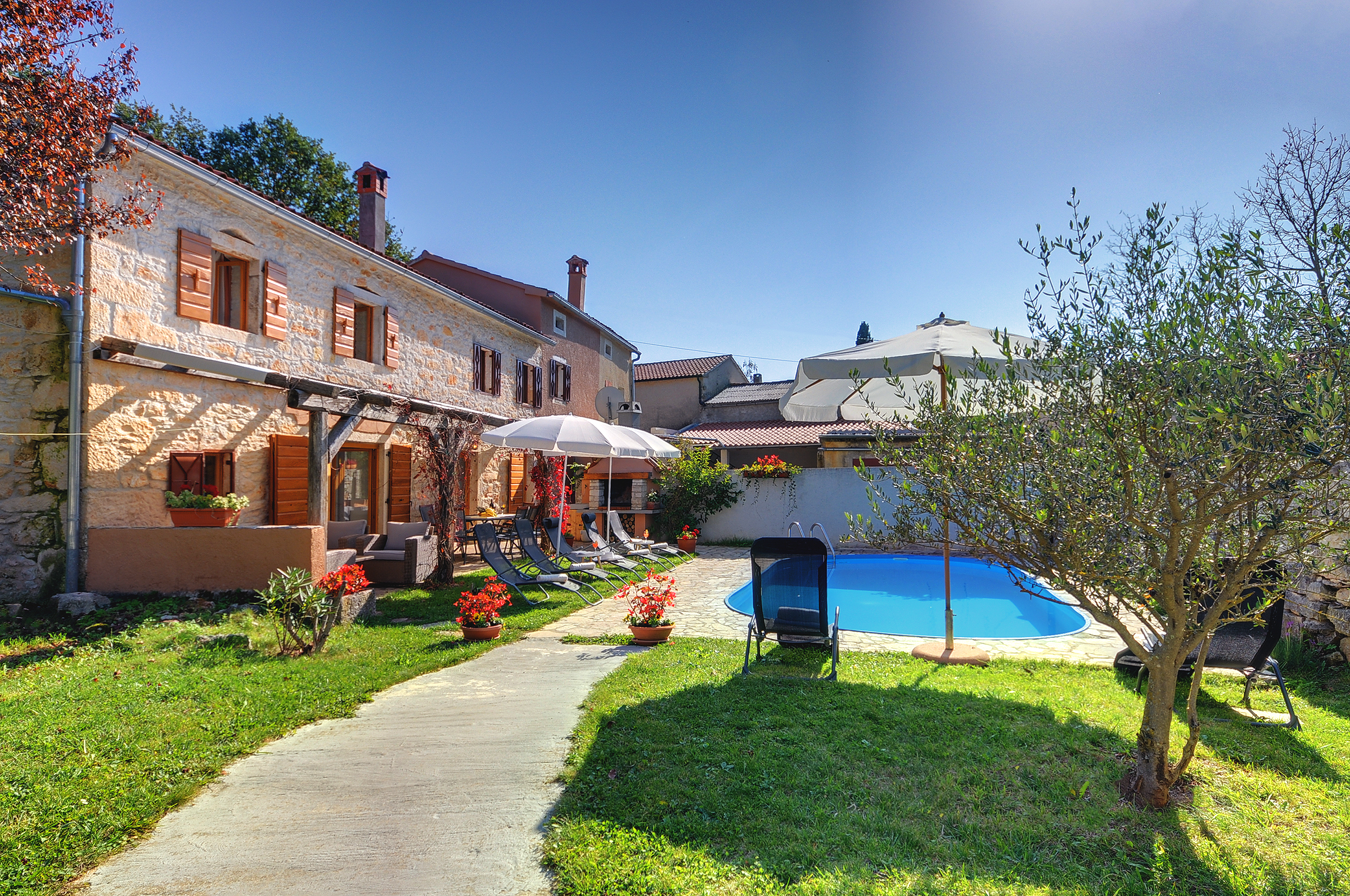 Villa on 2 floors, with pool and terrace in central Istria