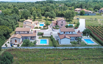 Villa on two floors with private pool, close to Poreč