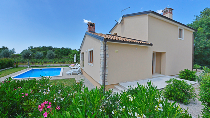 Villa on two floors with private pool, close to Poreč, 3