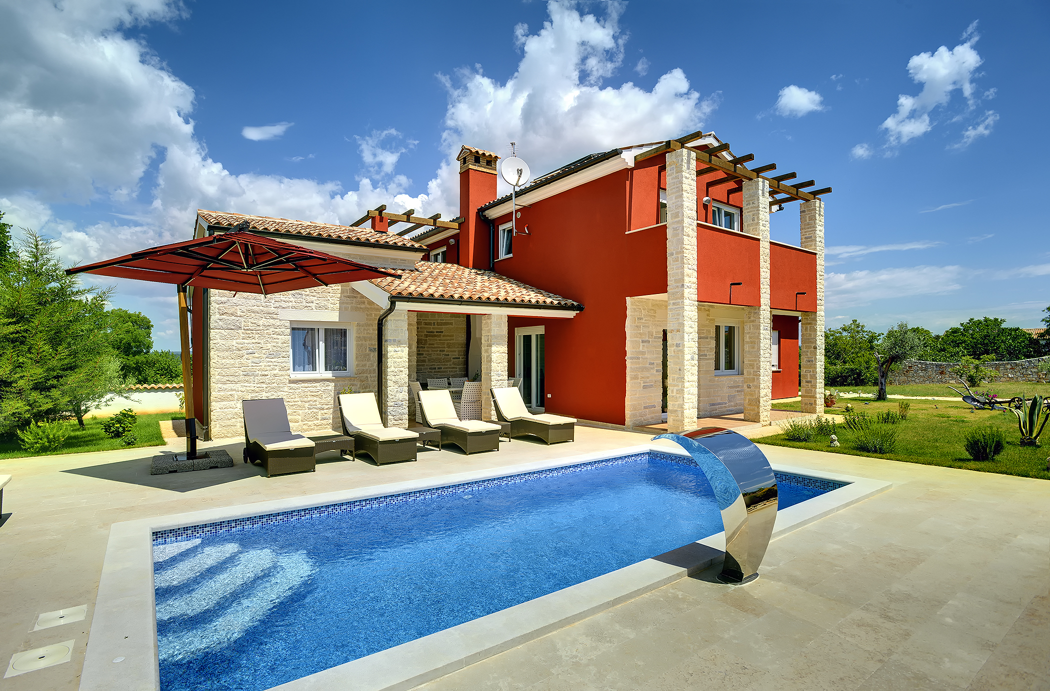 Villa with private pool, sauna with infrared light and jacuzzi