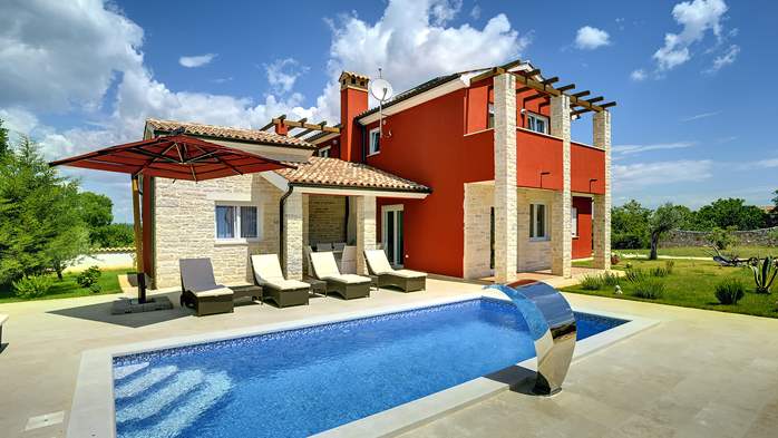 Villa with private pool, sauna with infrared light and jacuzzi, 3