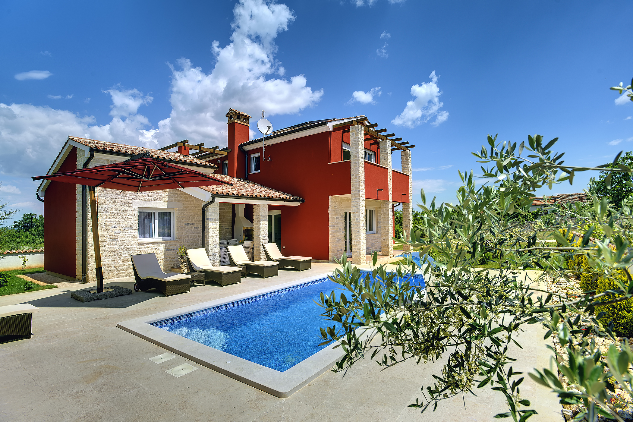 Villa with private pool, sauna with infrared light and jacuzzi