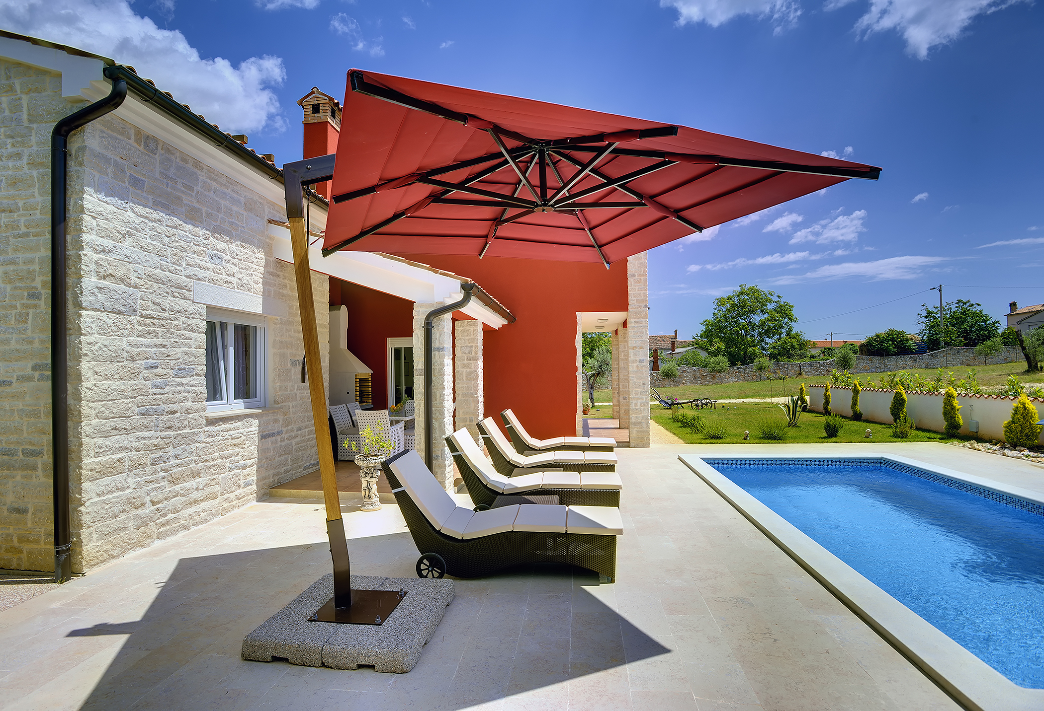 Villa with private pool, sauna with infrared light and jacuzzi