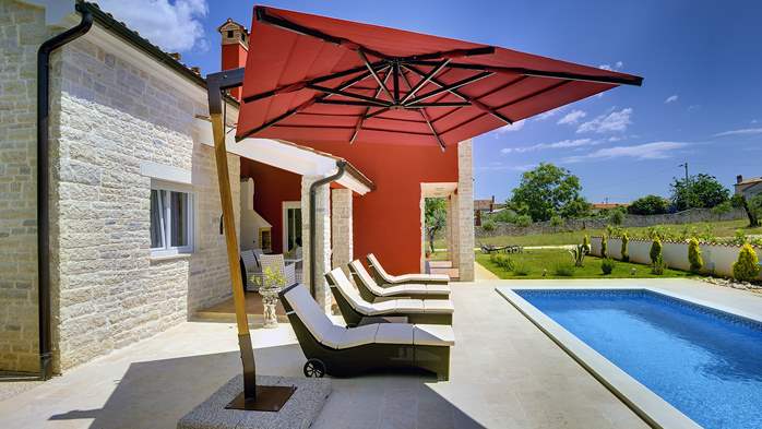 Villa with private pool, sauna with infrared light and jacuzzi, 5