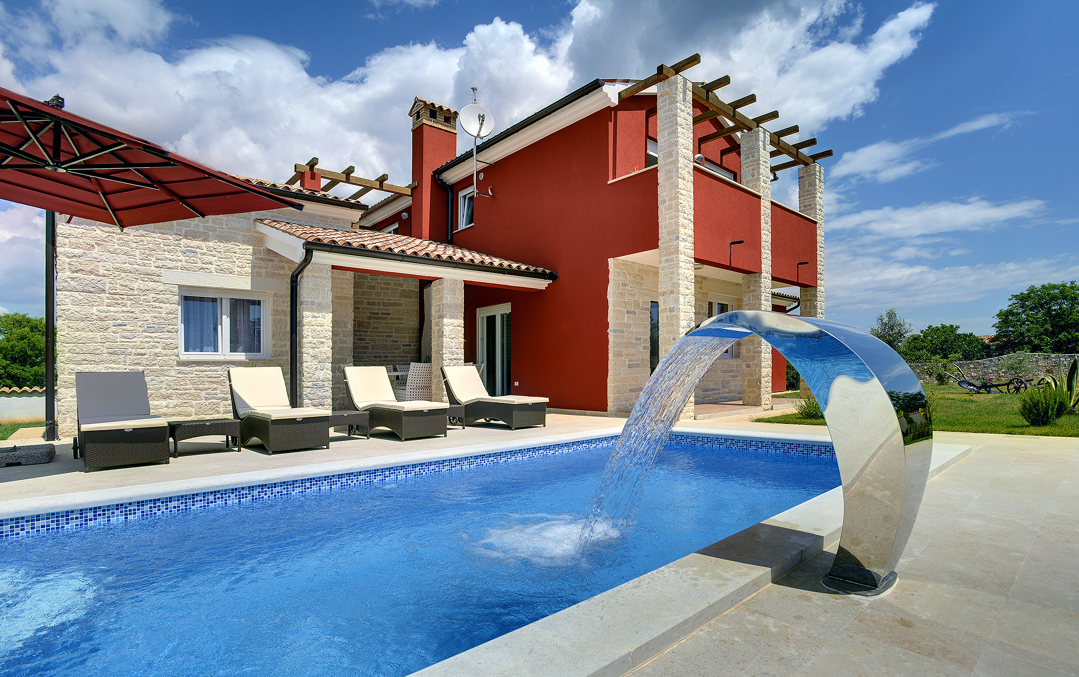 Villa with private pool, sauna with infrared light and jacuzzi