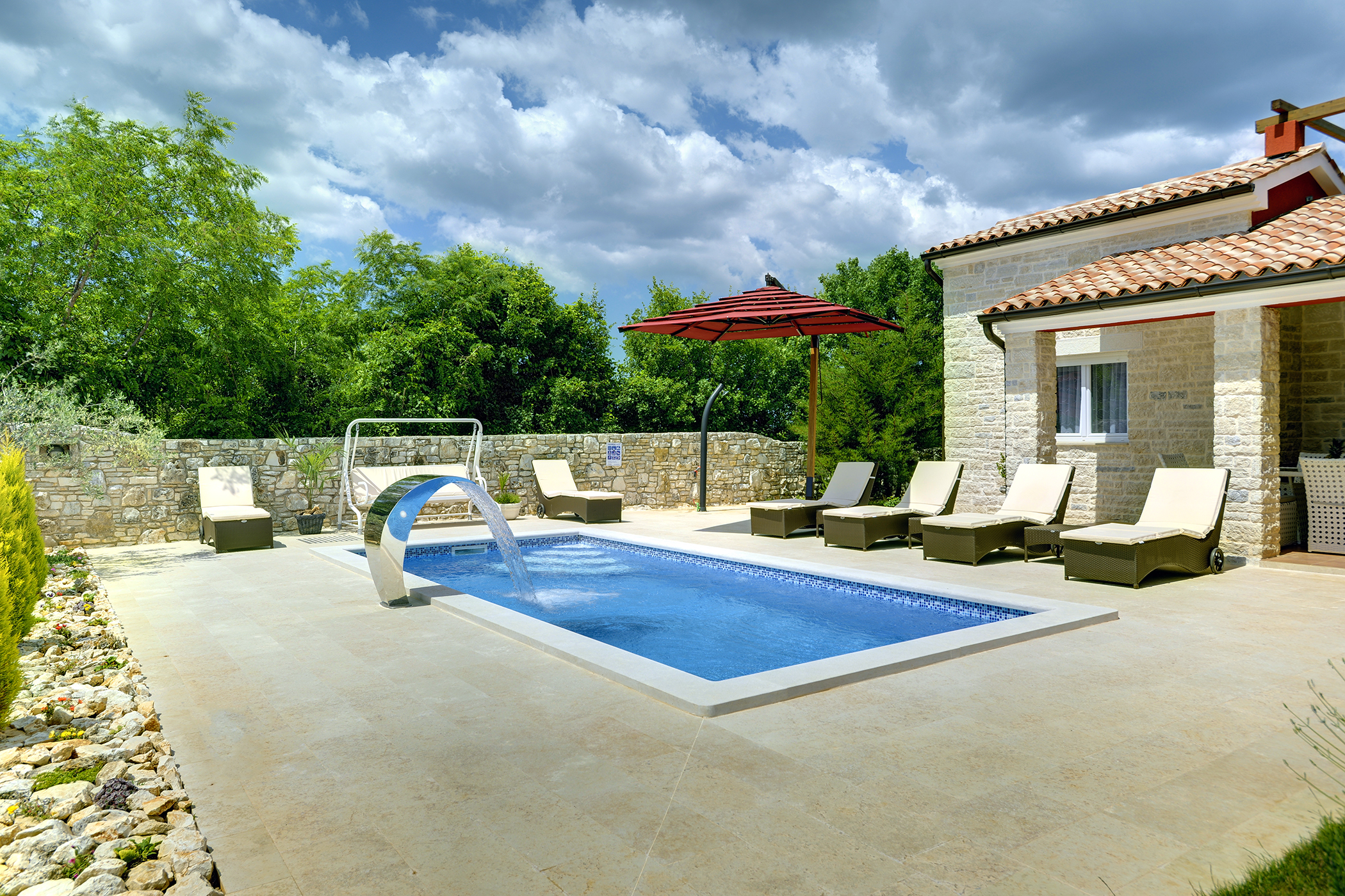Villa with private pool, sauna with infrared light and jacuzzi