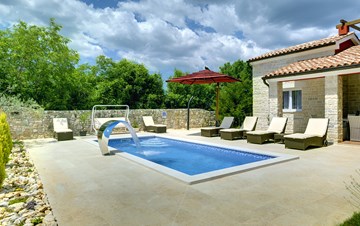 Villa with private pool, sauna with infrared light and jacuzzi