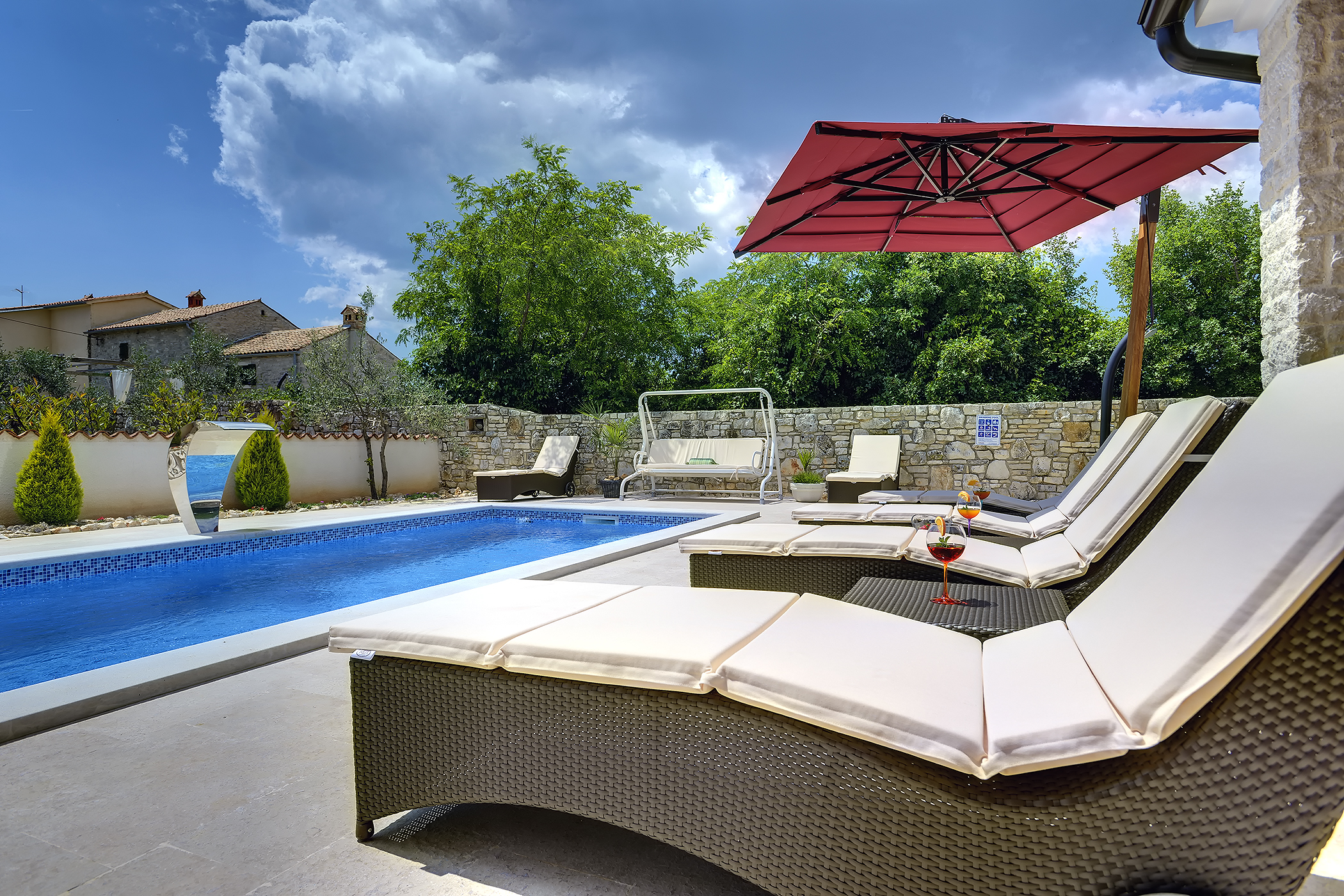 Villa with private pool, sauna with infrared light and jacuzzi