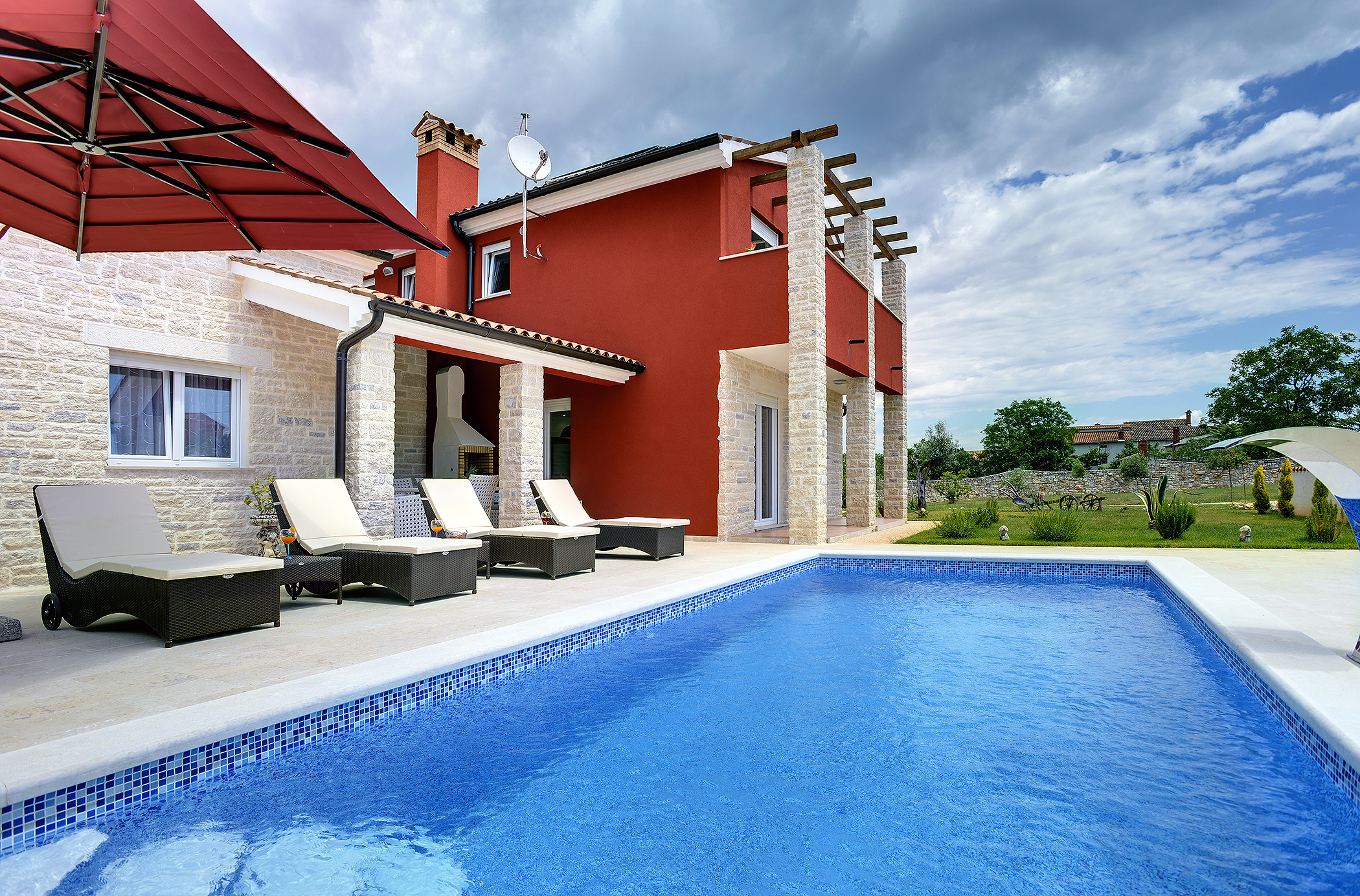 Villa with private pool, sauna with infrared light and jacuzzi