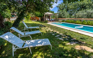 Villa decorated in retro style, with private pool, in Medulin
