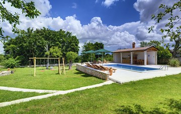 Villa in pietra, piscina privata, campo da pallavolo, 16 persone
