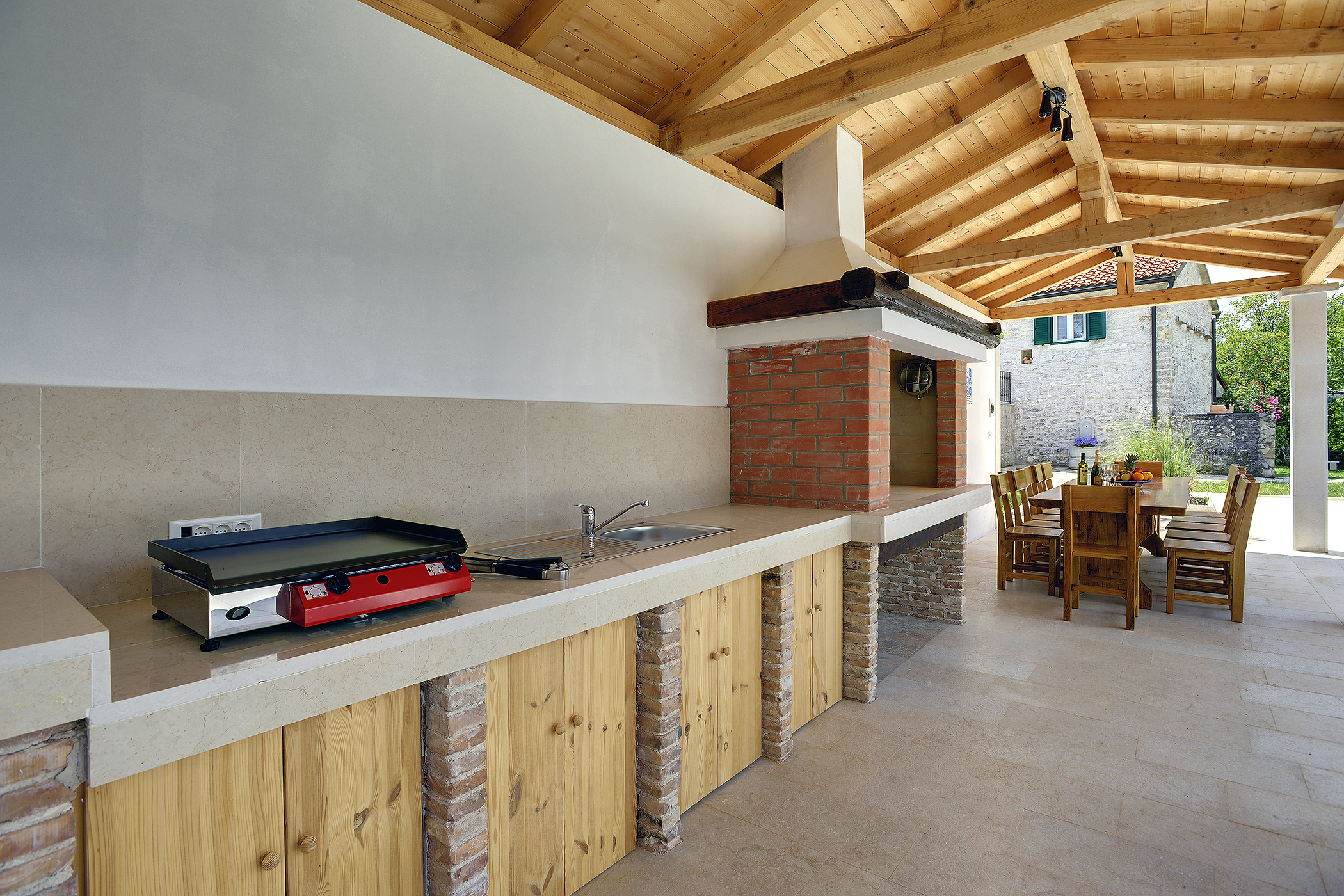 Stone villa with private pool, BBQ, volleyball court, 16 people