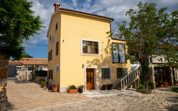 Schöne ländliche Oase mit Wohnungen in ruhiger Lage in Istrien