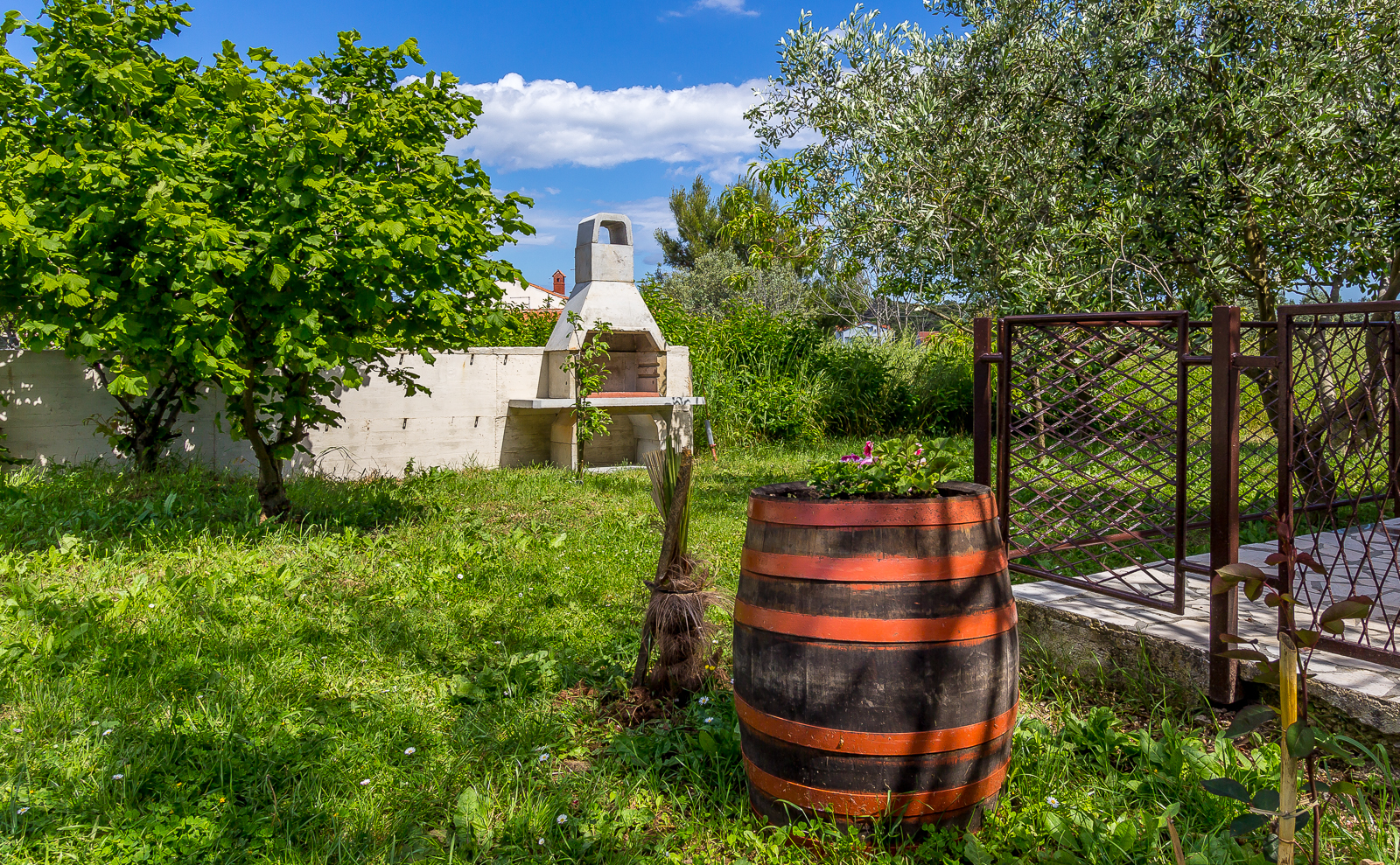 Simpatična kuća u Puli nudi smještaj za 4 osobe, velika okućnica