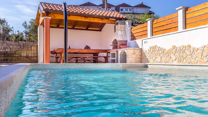 The private house in Ližnjan offers apartments with outdoor pool, 13