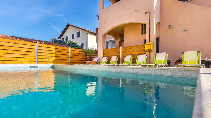The private house in Ližnjan offers apartments with outdoor pool, 10