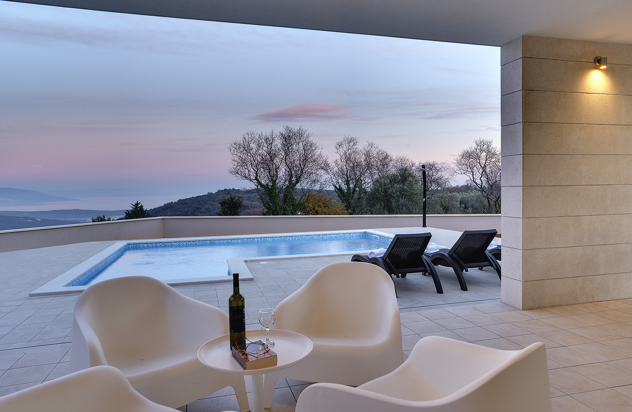 Wunderbar moderne Villa, privater Pool, Wi-Fi, Meerblick