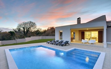 Wunderbar moderne Villa, privater Pool, Wi-Fi, Meerblick