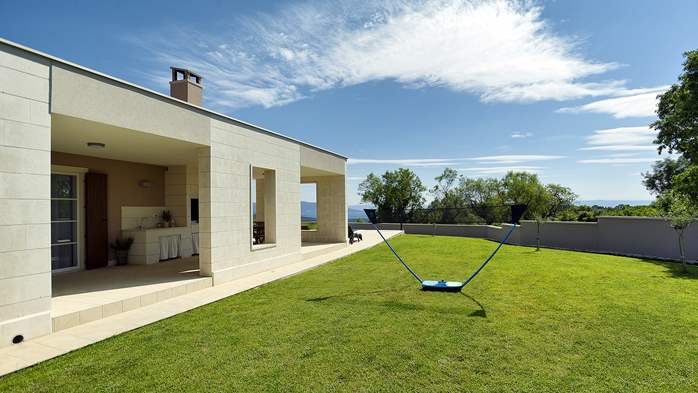 Stunning modern villa, private pool, WiFi, sea view, 7
