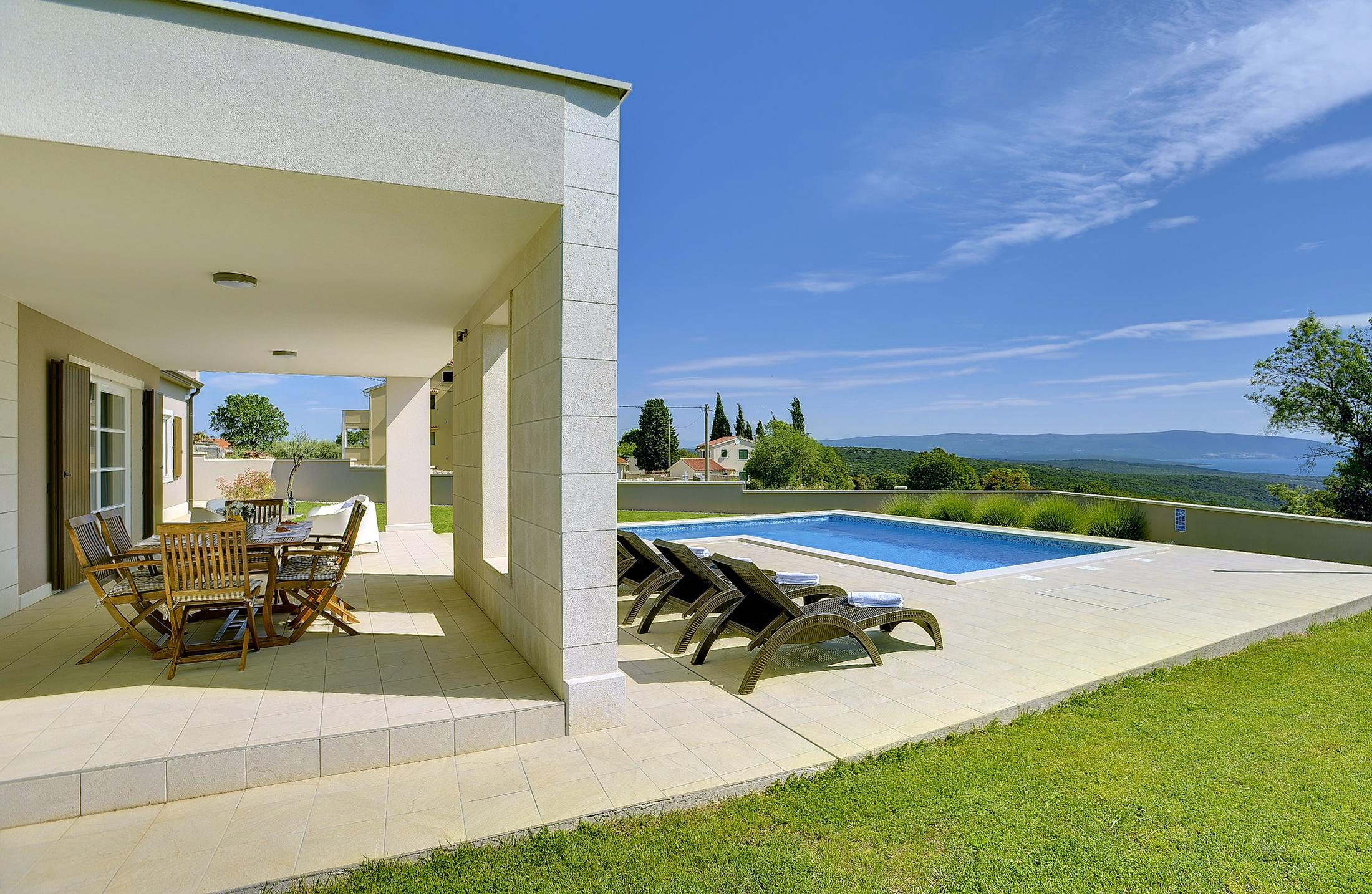 Wunderbar moderne Villa, privater Pool, Wi-Fi, Meerblick