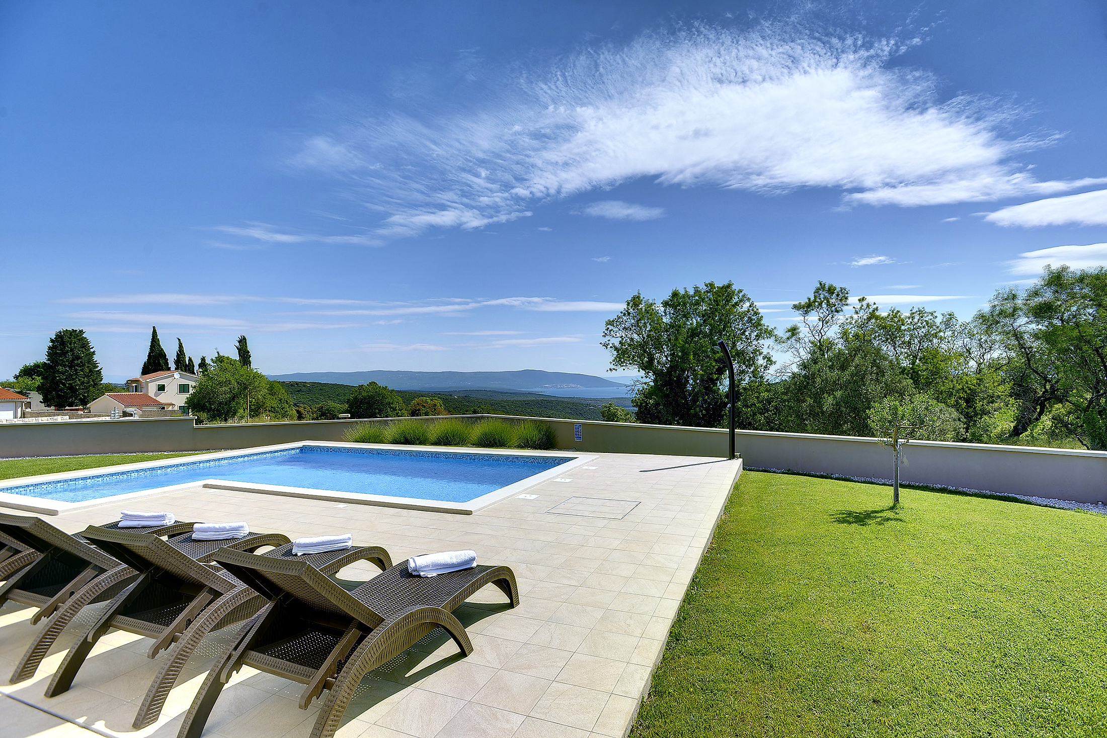 Wunderbar moderne Villa, privater Pool, Wi-Fi, Meerblick