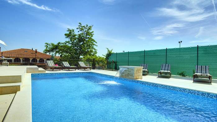 Villa auf zwei Etagen mit Pool und Sonnenterrasse, neben Rovinj, 4