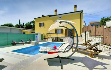 Villa su 2 piani con piscina e terrazza privata, vicino a Rovinj