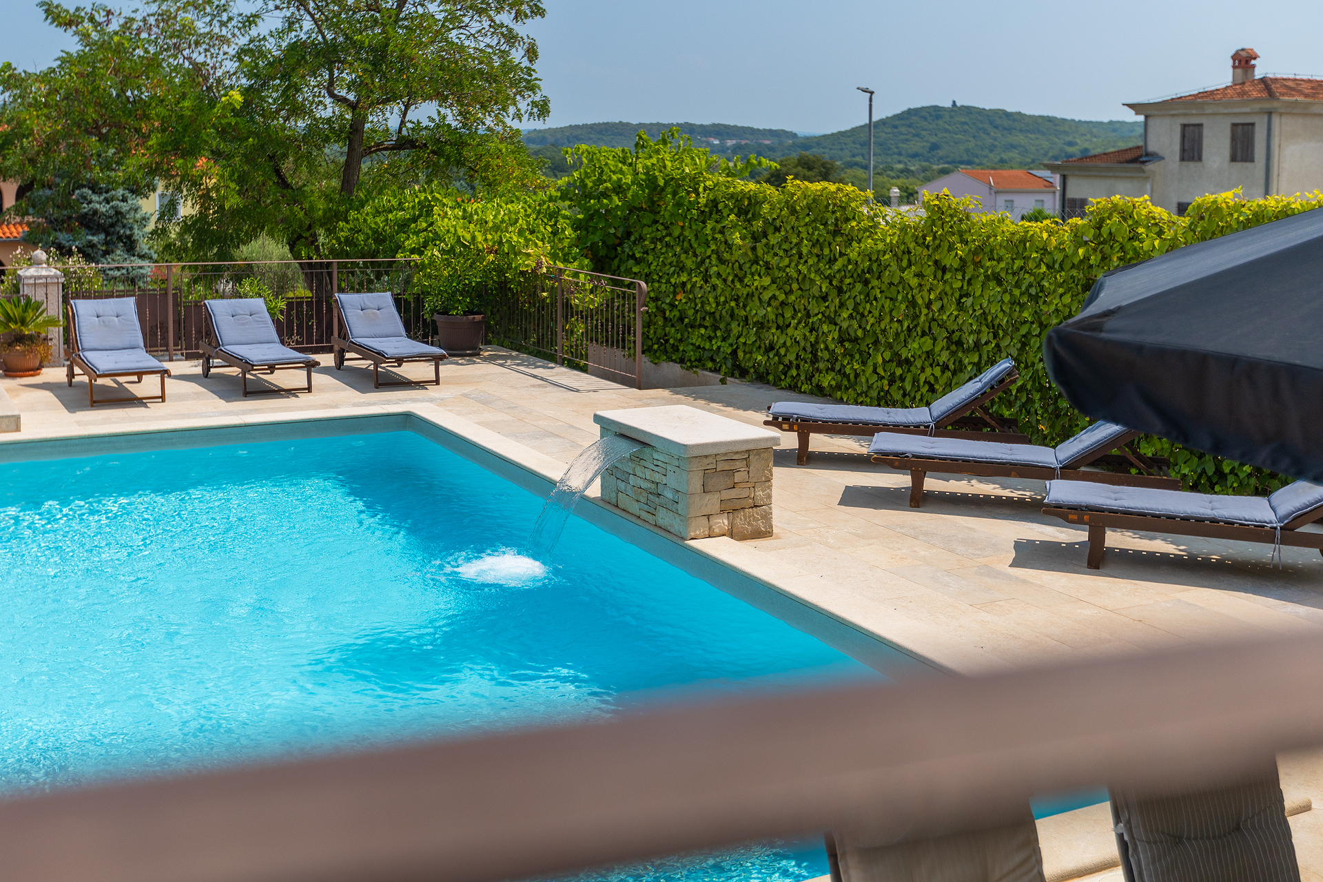 Villa auf zwei Etagen mit Pool und Sonnenterrasse, neben Rovinj