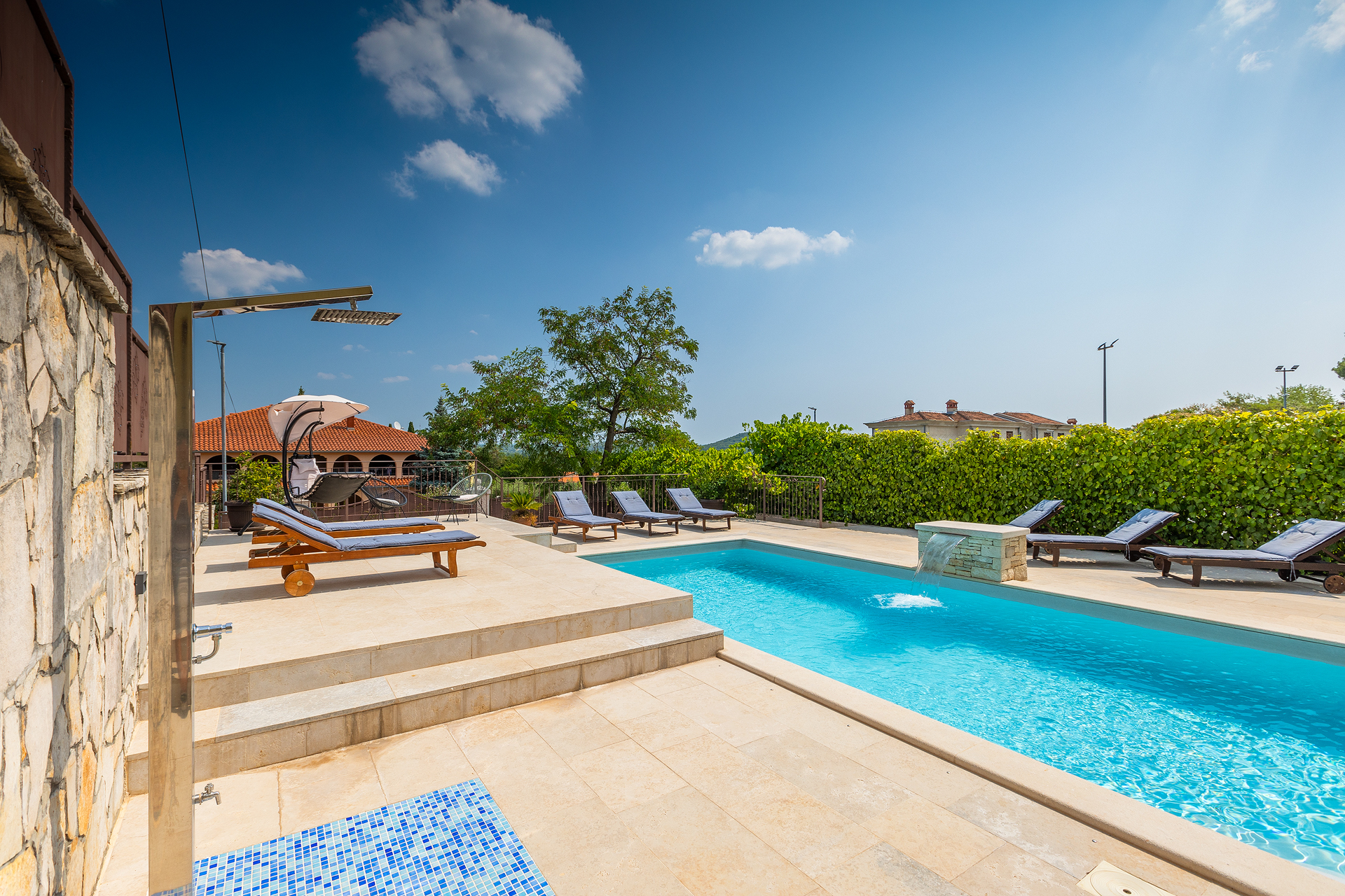 Villa auf zwei Etagen mit Pool und Sonnenterrasse, neben Rovinj