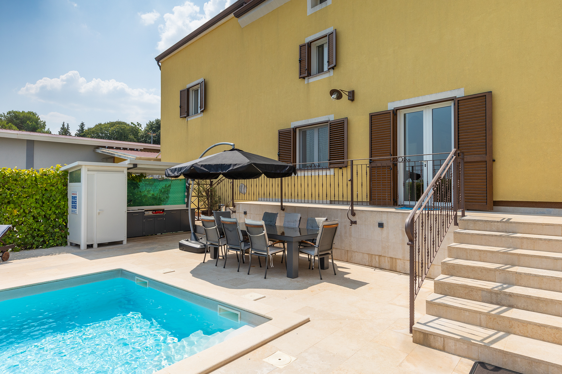 Villa auf zwei Etagen mit Pool und Sonnenterrasse, neben Rovinj