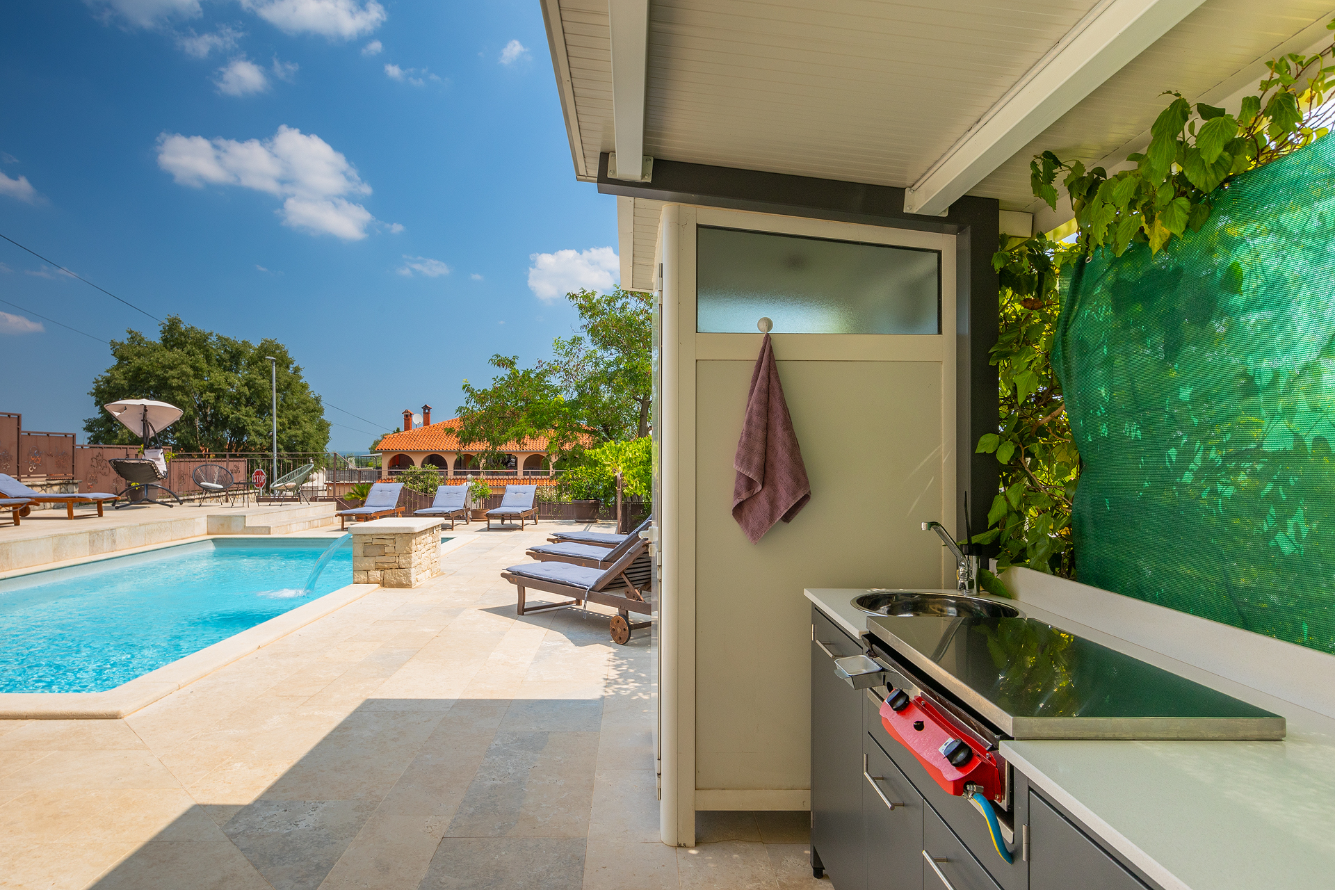 Villa auf zwei Etagen mit Pool und Sonnenterrasse, neben Rovinj