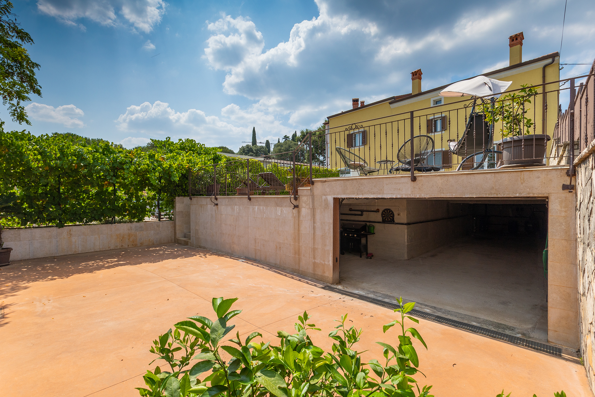 Villa auf zwei Etagen mit Pool und Sonnenterrasse, neben Rovinj