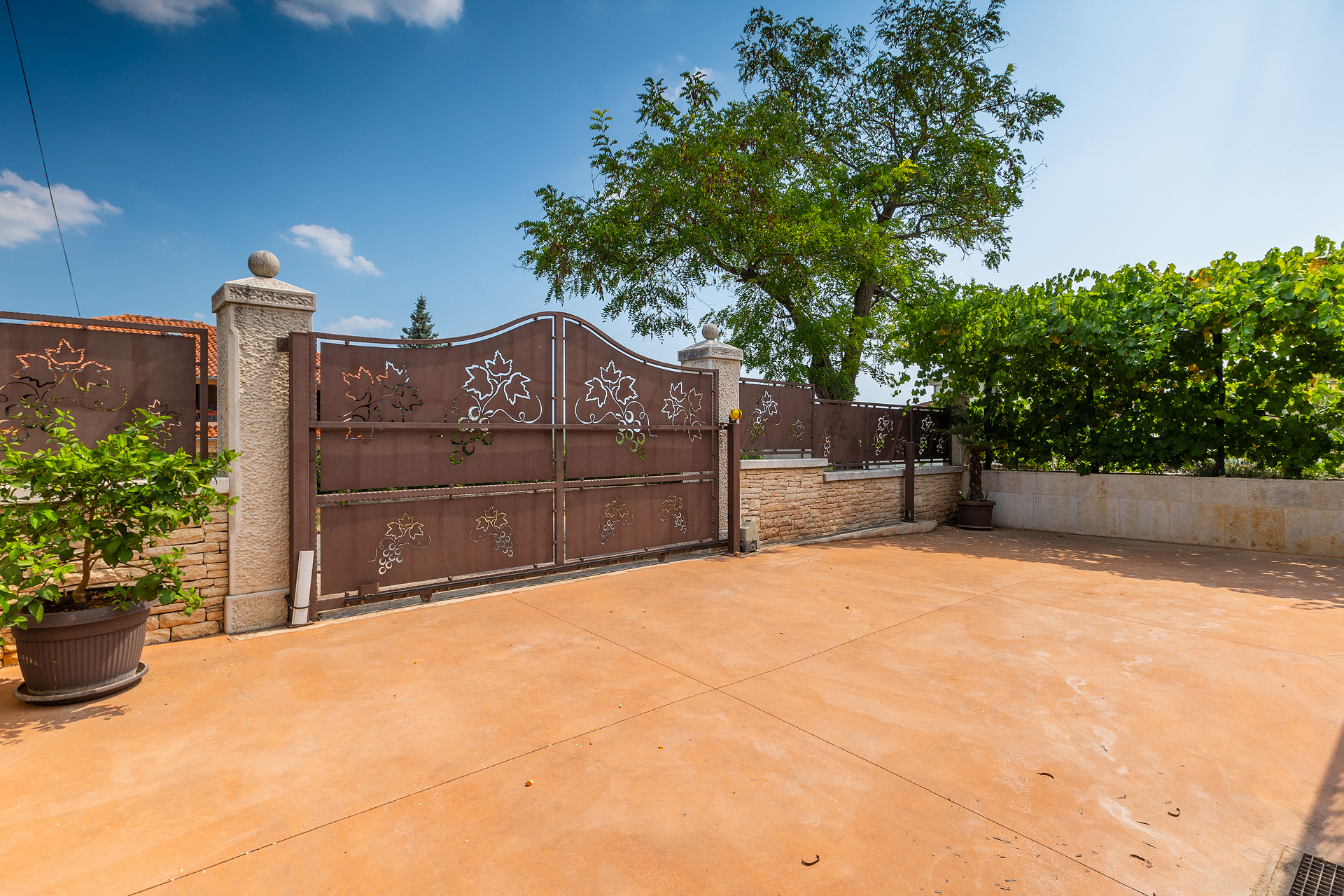 Villa auf zwei Etagen mit Pool und Sonnenterrasse, neben Rovinj